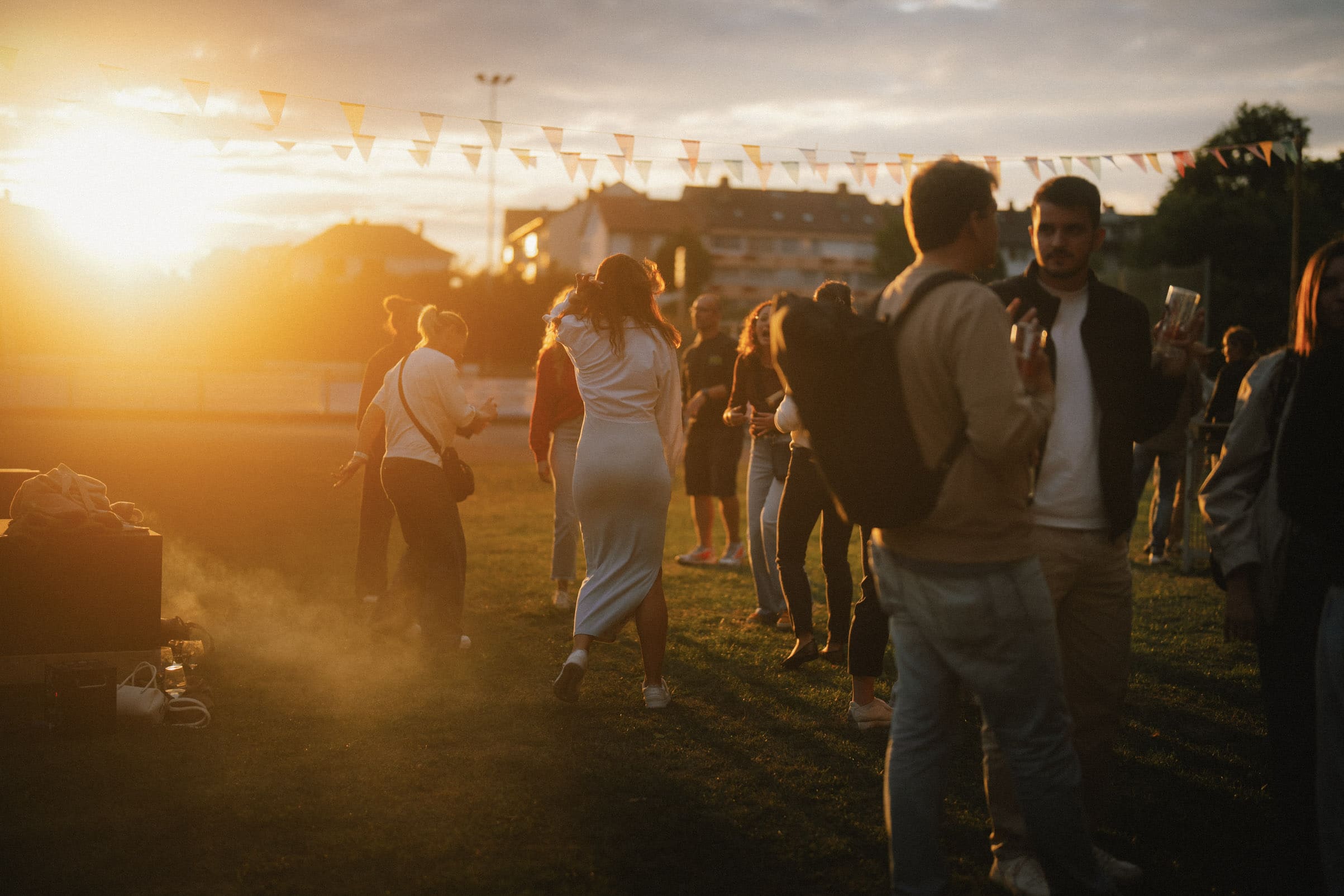 Abendliches Event mit Bühnenlicht in Worms