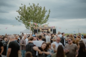 Eventlocation mit aufgebautem Trailer in Worms