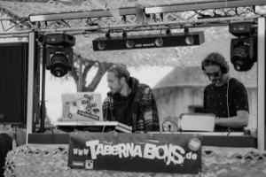Open-Air-Party mit Lichtshow in Worms