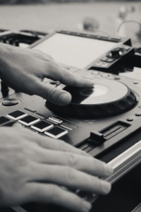 Publikum vor dem mobilen Soundsystem in Worms