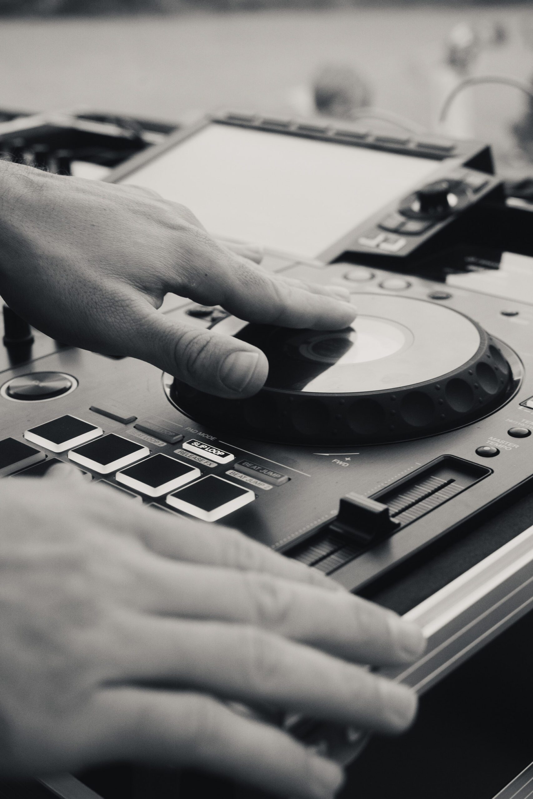 Publikum vor dem mobilen Soundsystem